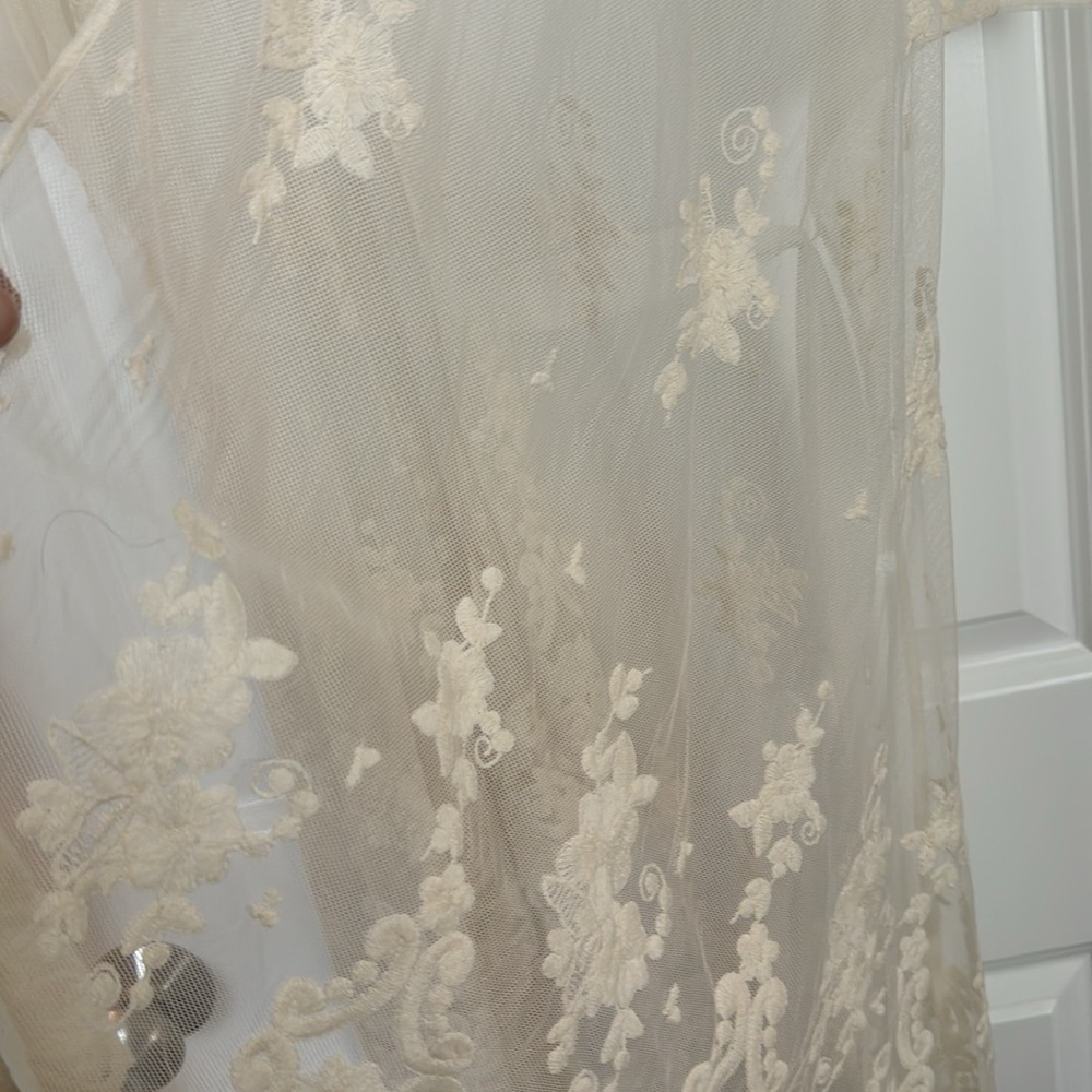 Band of gypsies intimate kimono robe in cream lace- small - Picture 3 of 3